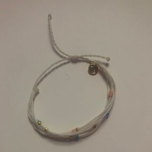 White pura vida bracelet with beads